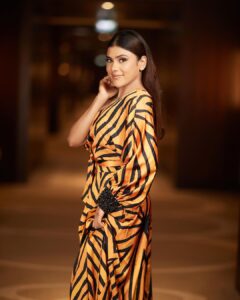 Naira Shah Instagram - Tigress🐯

@siimawards 
2k23

Pic credits @anoop.devaraj 
Outfit  @sunnypariani7 
  @house_of_zen_official 
 Mua.  @amnaasif_makeupartist 
  @sonam_makeupartist21