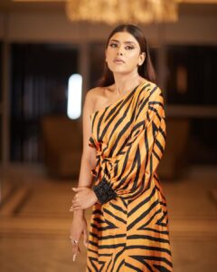 Naira Shah Instagram - Tigress🐯

@siimawards 
2k23

Pic credits @anoop.devaraj 
Outfit  @sunnypariani7 
  @house_of_zen_official 
 Mua.  @amnaasif_makeupartist 
  @sonam_makeupartist21