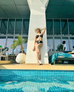 Naira Shah Instagram - Sunkisssed chilling! 🥂