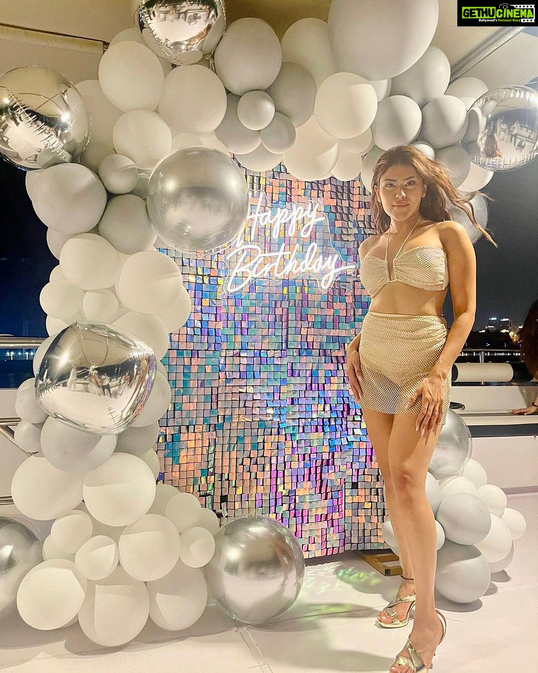 Naira Shah Instagram - Late post!🫶🏻 Dubai Marina, Dubai