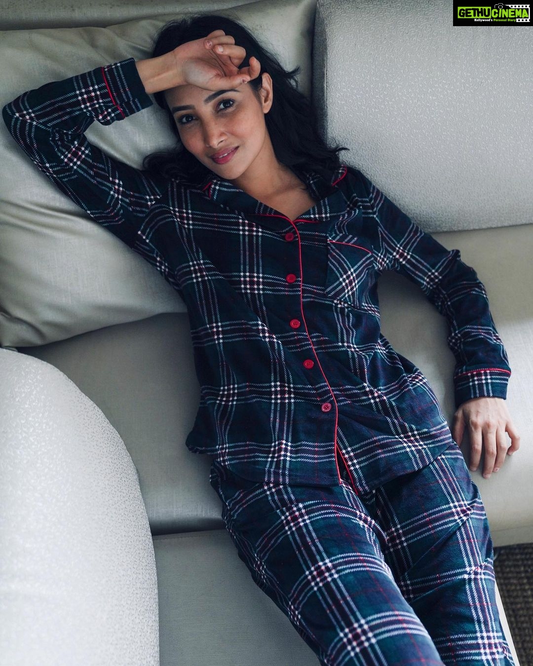 Nalini Negi Instagram - Waking up to cozy mornings in my night suit ☀️ 💤 #pictures #picture #pictureperfect #photo #photooftheday📷 #morning #morningmotivation #mornings #morningvibes #mood #moodygrams #happy #gratitude #grateful #happiness #love #laugh #live #instagood #instadaily #instafashion #instamood #instalike #likesforlike #loveislove #loveyourself