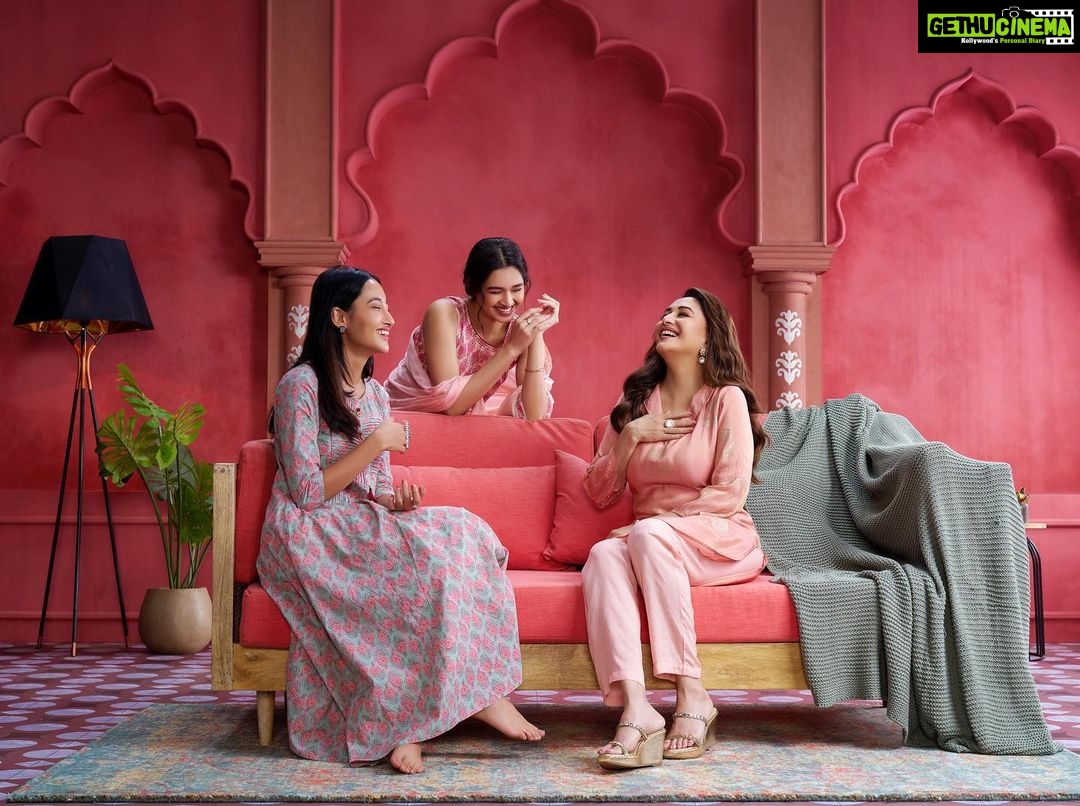 Nalini Negi Instagram - Because life is better when you're laughing from the heart. 😂❤️ #JoyfulMoments. @madhuridixitnene @anushka_laha @jaipurkurti 📸 @mholani 💄 @ankitamanwanimakeupandhair 👗 @kareena.s #shoot #photography #shooting #model #photoshoot #photo #photooftheday #love #fashion #instagram #instagood #photographer #portrait #picoftheday #like #style #follow #modeling #nature #beauty #makeup #likeforlikes #beautiful #gratitude #grateful #happiness #instadaily #loveyourself