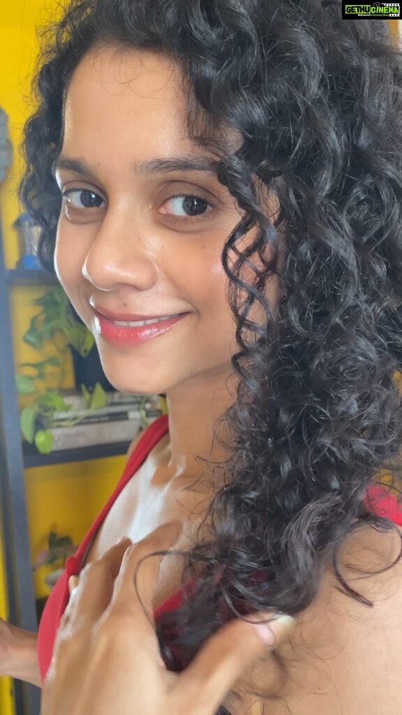 Namita Krishnamurthy Instagram - Impressed by the BBlunt curly hair range- it was actually one of the first products in the market for curly hair and they’ve upped the game with every reformulation. The Leave in Conditioner is also perfect for a quick hair fix when you don’t have time for a washday! Sulfate and paraben free too. Get 20% off on the website bblunt.com using the code NAMITA20. 💕 @bbluntindia #curlyhair #curlyhairstyles #curlygirlmethod #curlyindianhair #curlyhairroutine #namitakrishnamurthy #partnership