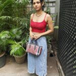 Namita Krishnamurthy Instagram – Swipe to the end for a surprise (aka the emotional blackmail it takes to get photos for the gram)

Also, how cute is my thrifted fit ♥️

Top: @dealsnsteals.in_ Skirt: @custo_mizedthrift Bag: @ilimi_collection 

#outfitoftheday #fitcheck #coffeedate #curlyhead #namitakrishnamurthy Amethyst