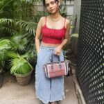 Namita Krishnamurthy Instagram - Swipe to the end for a surprise (aka the emotional blackmail it takes to get photos for the gram) Also, how cute is my thrifted fit ♥️ Top: @dealsnsteals.in_ Skirt: @custo_mizedthrift Bag: @ilimi_collection #outfitoftheday #fitcheck #coffeedate #curlyhead #namitakrishnamurthy Amethyst