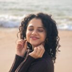 Namita Krishnamurthy Instagram – 🌊☀️

#curlyhair #namitakrishnamurthy #beachday #portraitphotography #tamilactress #goldenhour