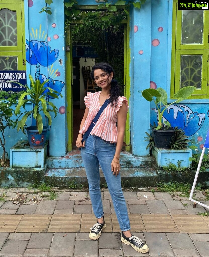 Namita Krishnamurthy Instagram - Loving where this month is taking me. ✨ Chennai-Kochi-Mahabs-Coimbatore-Palakkad photo dump. Styled by @meerameera545 ❤️ #photodump #namitakrishnamurthy #shootdiaries #curlycommunity #workcation #grateful