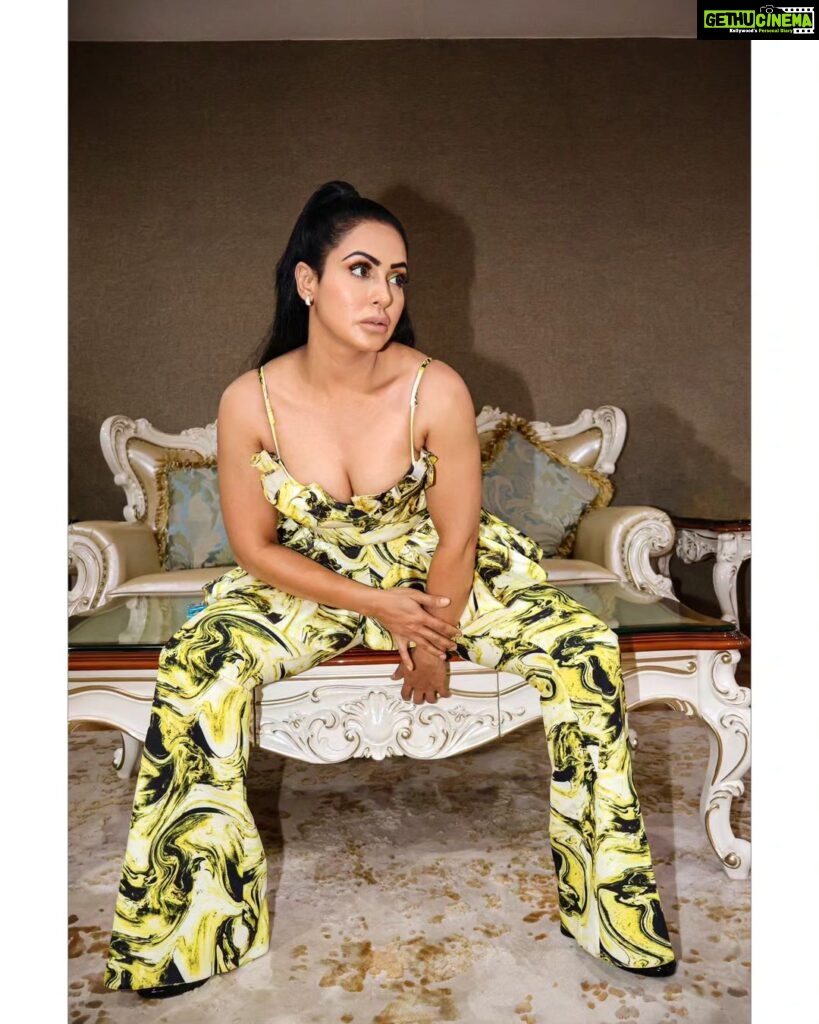Nandini Rai Instagram - I always like to look on the optimistic side of life, but I am realistic enough to know that life is a complex matter. #fashion #style #model #nandinirai #happy #ootd #picoftheday