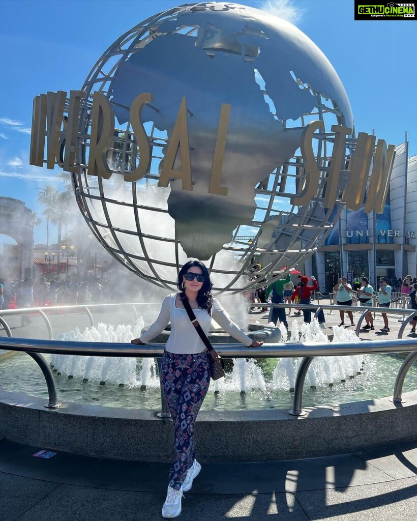 Nandini Rai Instagram - Vacation in #lasangeles 🔥💕 #travel #fun #pic #sunday #universalstudios #nandinirai 🖤 Universal Studios Hollywood