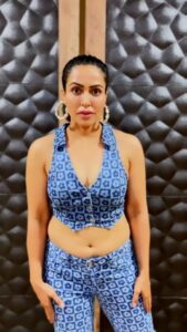 Nandini Rai Instagram - #obsessed with this song #kaavaalaa #thalaiva 

#song #dance #reels #trending