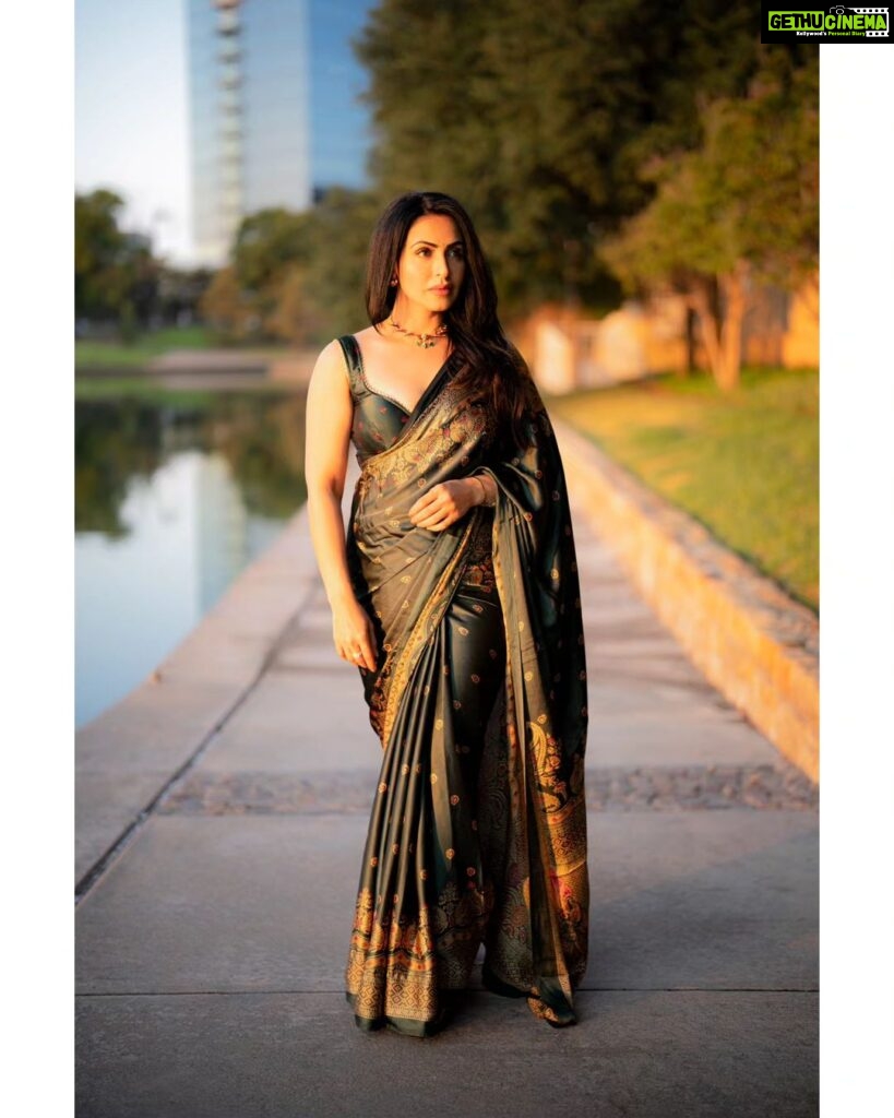 Nandini Rai Instagram - A saree makes me feel so graceful yet so powerful. #power #women #life #tbt #ootd #beauty #fit Captured by : @downtocapture !