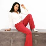 Nandini Rai Instagram – The old fashion that was in style in the past but has also become part of modern fashion…..
#retro #fashion #nandinirai #lookoftheday #white