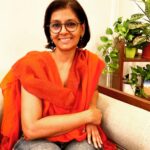 Nandita Das Instagram - Some of us during Covid did several online sessions. It taught us that what you see in the frame is all that matters. Last evening I was in a pair of old jeans and a crumpled T-shirt and I had to quickly do a video message. I needed to look formal and presentable. An old handwoven colourful dupatta did the trick. And the good old horizontal format hid the jeans. Nobody would know! Oh! But now you do. 🤦🏽‍♀️😜 Just random musings on my way to my son’s school #sahyadrischool Bliss awaits me.