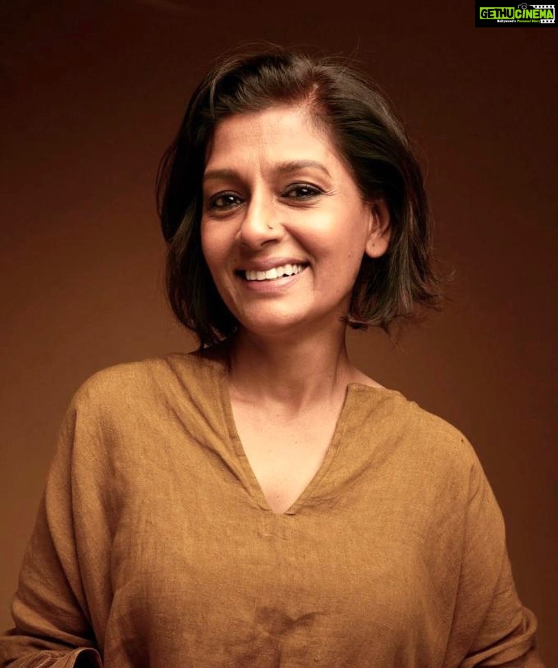 Nandita Das Instagram - Chopped it off for a new original! Young women, back to university and an opportunity to be ‘notorious’! To early to tell anymore. I am feeling lightheaded…literally! Like it? #newhair @pritishnandycommunications @pritishnandy2018 @shonalibose_ @rangitapritishnandy @ishitapritishnandy @vasantnath @awara_ladki and 📸@anirudhere