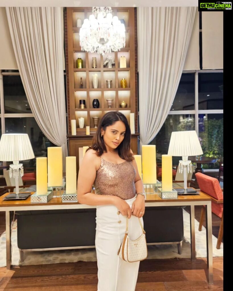 Nandita Swetha Instagram - Just few pictures only posted🤪🤪🤪 Shot by my darling @reshmakunhi Outfit details Top - from my 'closet' Pant -@kazo Heels - @zara Watch- @rado Bag - @michaelkors #datenight #dinner #birthday #bangalore