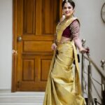 Nandita Swetha Instagram – Here is the announcement📣
Bride is ready😜😜😜

Worked with this awesome team 
Shot by @pkstudiophotography 
Makeup by @makeup_by_rithureddy 
Hairstyle by @hair_by_poornima 
Outfit from @rentyourlook_by_chandangowda 
Accessories @kiran.bridal.jewelry 
Hair accessories @petals_and_broches 

#bride #bridetobe #bridalmakeup