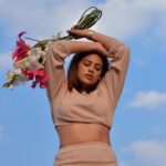 Nandita Swetha Instagram - When ever I see the sky I feel like am a bird🕊️🕊️🕊️🕊️ . @irst_photography . #cordset #beige #beigeaesthetic #softaesthetic Bangalore, India