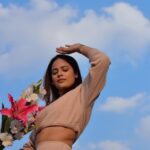 Nandita Swetha Instagram - When ever I see the sky I feel like am a bird🕊️🕊️🕊️🕊️ . @irst_photography . #cordset #beige #beigeaesthetic #softaesthetic Bangalore, India