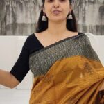 Nanditha Jennifer Instagram - Ennullae... Ennullae... #beautiful #love #saree #ilayaraja #song #rajinikanth #valli #instagram #instareels #actress #jenniferr252 #nomakeup #natural #mobilevideography