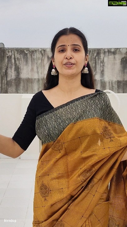 Nanditha Jennifer Instagram - Ennullae... Ennullae... #beautiful #love #saree #ilayaraja #song #rajinikanth #valli #instagram #instareels #actress #jenniferr252 #nomakeup #natural #mobilevideography