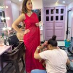 Nargis Fakhri Instagram - Who knew pushing boundaries could be so much fun ! 🎬🎥🎞️📺🎭 #shooting #webseriesdebut #benaras #bollywood #ott #epicon Varanasi, India
