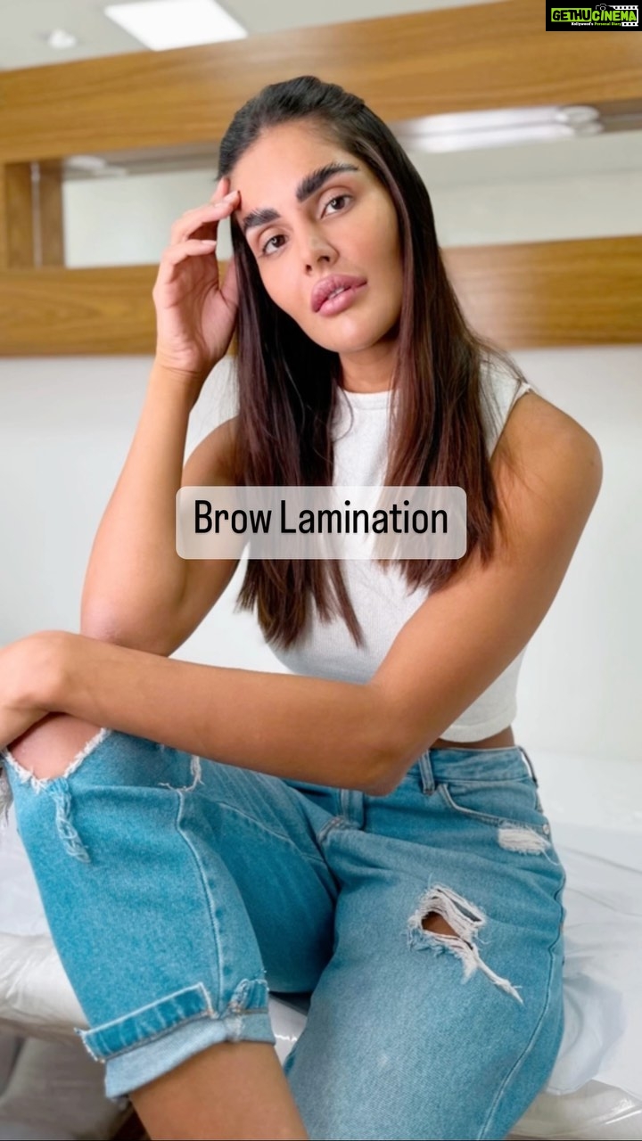Nathalia Kaur Instagram - Sobrancelhas mais encorpadas e olhar em destaque? O efeito que você desejar para as seus fios naturais penteando conforme sua preferência. Apaixone-se pelo Brow Lamination 💜 #SpaItaimBibi #Browlamination #itaimbibi Itaim Bibi
