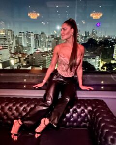 Nathalia Kaur Instagram - Dinner with A view 🥰🥹

Na @tettolounge ❤️‍🔥

Obrigada amiga linda @thainamagalhaes2 pela companhia e pelo empenho ABSOLUTO nas fotos ❤️😆

Obrigada também a Camilinha @camilaviieiraa sempre pró na logística e organização 💫🫶🏼

E a @myteam.cv sempre 🔝 😊