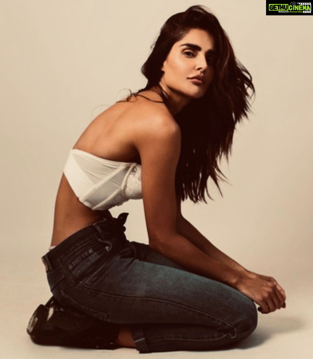 Nathalia Kaur Instagram - Depths in Space 🍂 São Paulo, Brazil