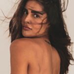 Nathalia Kaur Instagram - “Well, she walked away while her shoes were untied When the eyes were all red You could see that we'd cried And I watched, and I waited 'til she was inside Forcing a smile and waving goodbye … Curiosity becomes a heavy load Too heavy to hold, too heavy to hold..” 💨 🌻 São Paulo, Brazil