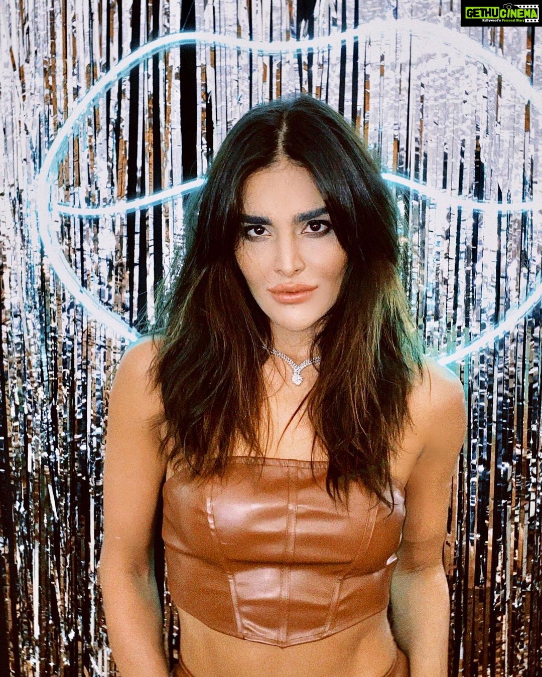 Nathalia Kaur Instagram - #base8anos #bocarosabeauty Impactada!!! Obrigada a minha família @base_mgt Obrigada a essa profissional maravilhosa @priscilapiza.booker e vocês lindos da @bocarosabeauty 🥹💕 São Paulo, Brazil