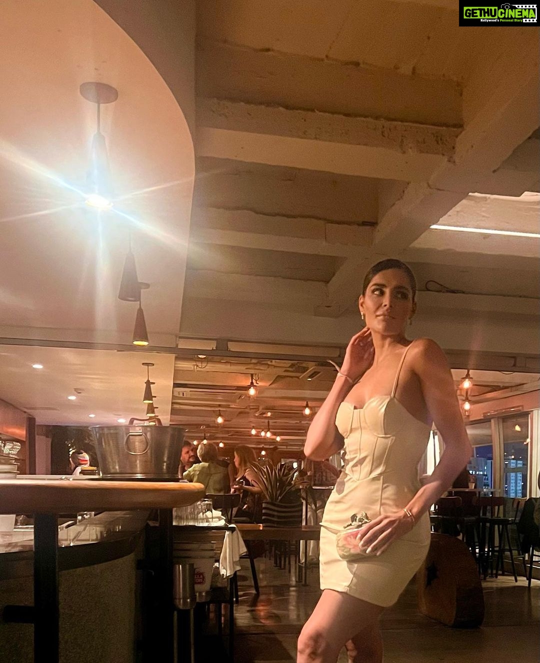 Nathalia Kaur Instagram - Compartilhando com vocês essa experiência ÍMPAR que tive no @vistaibirapuera - Como o nome mesmo diz, uma vista deslumbrante! - Passamos pelo museu pra alcançarmos o andar do restaurante, então é mais que “dois passeios em um” (dica pra chegar 1h antes e dar uma conferida, a exposição tá linda 🩷) - Atendimento impecável (todos funcionários extremamente ágeis e educados!) - Comida estupenda, aquele gostinho bem brasileiro que trás muito conforto pro nosso paladar! Obrigada @vistaibirapuera E à @wee.connect por nos conectar nos proporcionando essa noite INCRÍVEL! Na foto e no vídeo minha amiga linda @claracarol nos servindo da sua beleza 😍🤌🏼 E Feliz aniversário pra mim 🥳😊 ❣️ Vista Restaurante Ibirapuera