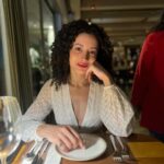 Nathalia Kaur Instagram - Compartilhando com vocês essa experiência ÍMPAR que tive no @vistaibirapuera - Como o nome mesmo diz, uma vista deslumbrante! - Passamos pelo museu pra alcançarmos o andar do restaurante, então é mais que “dois passeios em um” (dica pra chegar 1h antes e dar uma conferida, a exposição tá linda 🩷) - Atendimento impecável (todos funcionários extremamente ágeis e educados!) - Comida estupenda, aquele gostinho bem brasileiro que trás muito conforto pro nosso paladar! Obrigada @vistaibirapuera E à @wee.connect por nos conectar nos proporcionando essa noite INCRÍVEL! Na foto e no vídeo minha amiga linda @claracarol nos servindo da sua beleza 😍🤌🏼 E Feliz aniversário pra mim 🥳😊 ❣️ Vista Restaurante Ibirapuera