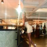 Nathalia Kaur Instagram - Compartilhando com vocês essa experiência ÍMPAR que tive no @vistaibirapuera - Como o nome mesmo diz, uma vista deslumbrante! - Passamos pelo museu pra alcançarmos o andar do restaurante, então é mais que “dois passeios em um” (dica pra chegar 1h antes e dar uma conferida, a exposição tá linda 🩷) - Atendimento impecável (todos funcionários extremamente ágeis e educados!) - Comida estupenda, aquele gostinho bem brasileiro que trás muito conforto pro nosso paladar! Obrigada @vistaibirapuera E à @wee.connect por nos conectar nos proporcionando essa noite INCRÍVEL! Na foto e no vídeo minha amiga linda @claracarol nos servindo da sua beleza 😍🤌🏼 E Feliz aniversário pra mim 🥳😊 ❣️ Vista Restaurante Ibirapuera