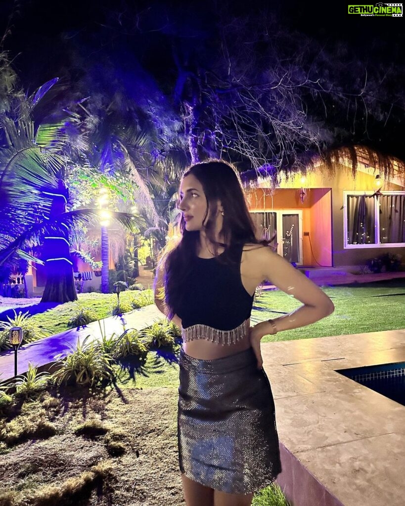 Nattasha Singh Instagram - Happy New Year 🥳 @amadibeachfrontresort ❤️ Amadi Beach Front Resort
