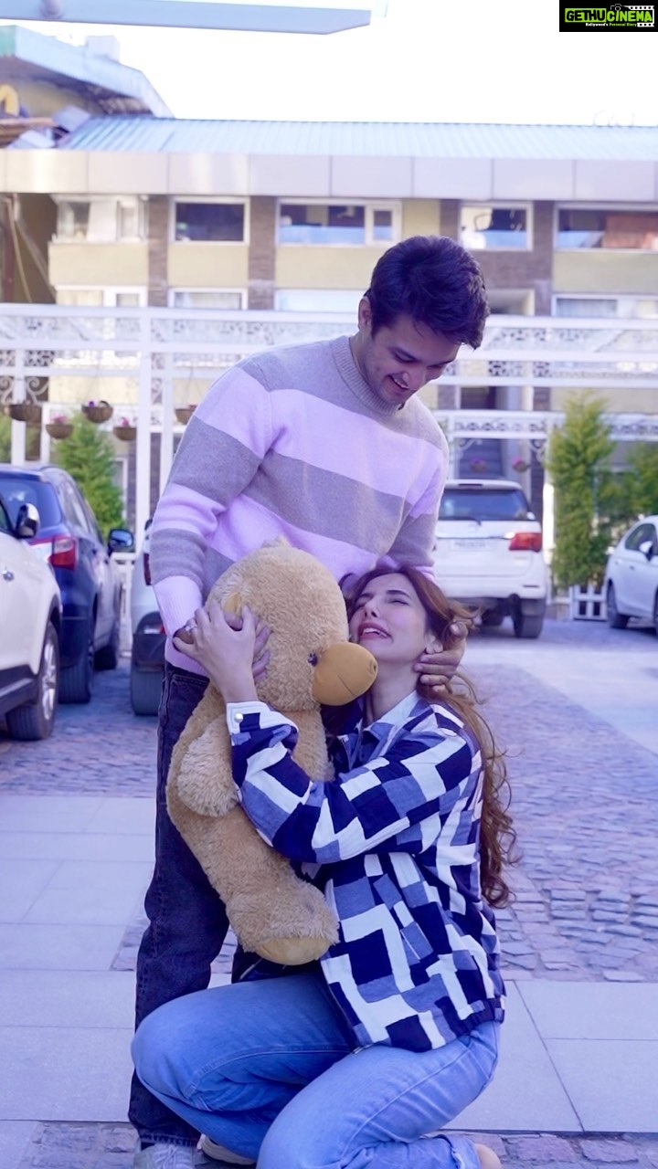 Nattasha Singh - 143.4K Likes - This Valentine is special @natashasingh007 πΉ bhoore furr wala gudda π #valentinesdaygift #valentinesday #couplegoals #funnyskit
Location - @thefernbrentwood