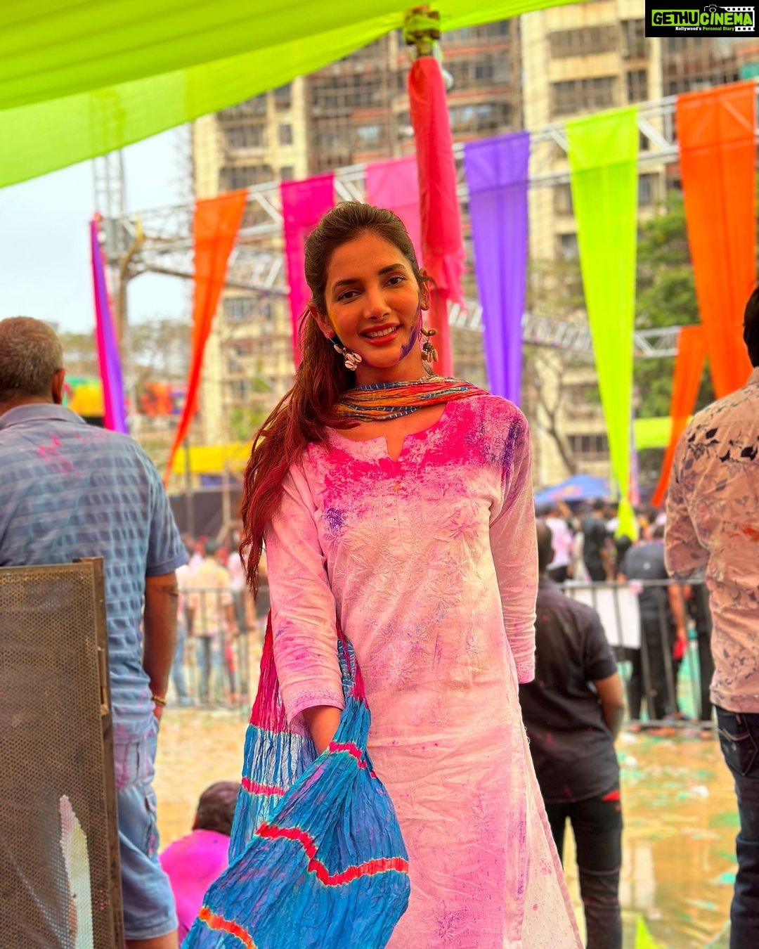 Nattasha Singh Instagram - Happy holi 🌈