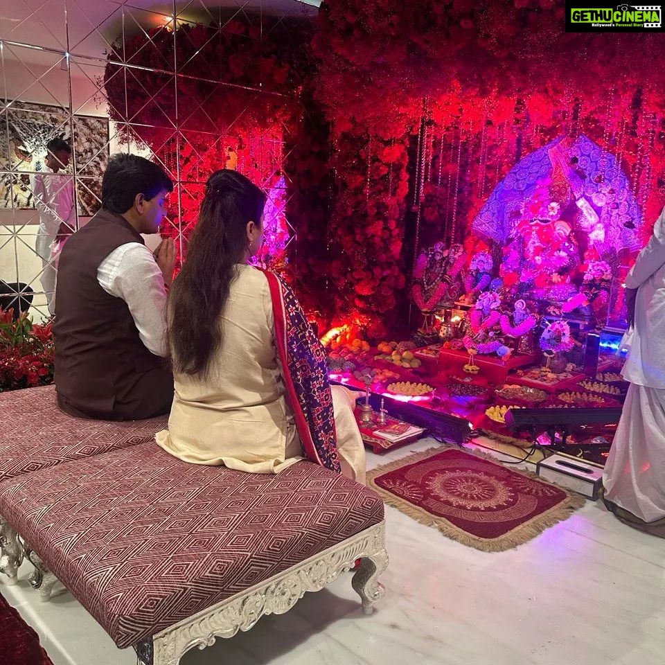 Navaneet Kaur Instagram - मोहित कंबोज यांच्या घरी गणपती बाप्पा चे दर्शन घेतले