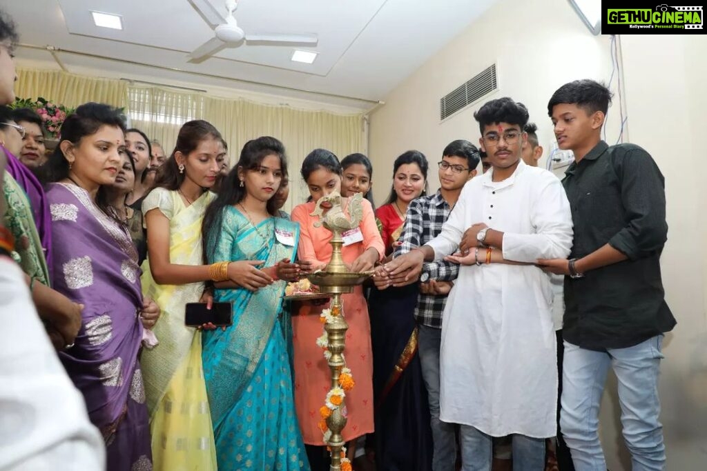 Navaneet Kaur Instagram - युवा स्वाभिमान पार्टी द्वारा आयोजित दहावी व बारावीच्या गुणवंत विद्यार्थ्यांचा गुणगौरव सोहळा अंजनगाव सूर्जी