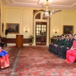 Navaneet Kaur Instagram - राष्ट्रपती भवन में महामहिम राष्ट्रपति आदरणीय द्रौपदी मुर्मू जी से डी पी एस स्कूल के बच्चों से मुलाकात की. राष्ट्रपतीजी ने किया बच्चो से संवाद, राष्ट्रपति भवन दिखाया, पढ़ाई को लेकर राष्ट्रपति जी ने बच्चो को दी नसीहत, राष्ट्रपति जी के मार्गदर्शन से सभी छात्रा, शिक्षक और पालक प्रोत्साहित होकर नई प्रेरणा लेकर आए और गति से शिक्षण लेंगे।