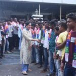 Navaneet Kaur Instagram - अंजनगाव सर्जी तालुक्यातील विविध पक्षातील शेकडो युवकांचा युवा स्वाभिमान पार्टीत प्रवेश,गंगा सावित्री निवासस्थानी केले या सर्व युवकांचे स्वागत, विकासकामांचा झंझावात व सर्वांना समान न्याय देण्याची पद्धत आणि प्रत्येकाशी आपुलकीने वागण्याचा स्वभाव याने प्रभावित होवून जिल्ह्याच्या विकासाचा दृष्टिकोन बाळगणारे शेकडो तरुण आज युवा स्वाभिमान पार्टी मध्ये दाखल,यापुढे यांच्या नेतृत्वात समाजहिताची कामे करण्याचा तरुणांचा निर्धार