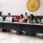 Navaneet Kaur Instagram - जिल्हा नियोजन भवन जिल्हाधिकारी कार्यालय येथे विभागीय आयुक्त निधि पाण्डेय व जिल्हाधिकारी अविशांत पांडा यांच्या प्रमुख उपस्थितीमध्ये जिल्ह्याचे आढावा बैठक घेतली. त्यामध्ये रुंमोचान आराखडा, सिद्धपूर मराठी भाषा विद्यापीठ, अमरावती मेडिकल कॉलेज, बेलोरा विमानतळ, भीम टेकडी विकास आराखडा,नांदगाव प्रेस टेक्स्टाईल पार्क , माधान गुलाबराव महाराज आराखडा,दिव्यांगांच्या मानधनात झालेला वाढ , जिल्ह्यातील रस्ते , भातकुली तालुक्याचे ठिकाणी तहसील कार्यालय व कार्यालय ईमारत स्थापन करणे, चिखलदरा स्कायवॉक, व सिडको विकास आराखडा, हनुमान व्यायाम संस्थेला क्रीडा विद्यापीठ दर्जा, शेंडगाव संत गाडगेबाबा कृती विकास आराखडा , महात्मा ज्योतिराव फुले आरोग्य योजना .पर्यटन विकास, माता रुक्मिणी कौंड्न्यपूर विकास आराखडा, प्रधानमंत्री ग्राम सडक योजना, मेळघाट येथे चिखलदारा विकास आराखडा,गुरुकुंज मोझरी आराखडा, रमाई आंबेडकर व इतर घरकुल योजना ,हर घर नाल योजना , जलजिवन मिशन,वन विभागाचे विकास कामे , गनोजा देवी येथील गंगा पूरसंरक्षक भिंती येथील गावात रोसेमिने बांधकाम करणे प्रकल्प भारतीय जनसंचार संस्थान इमारत बांधकाम इत्यादी कामाचा आढावा घेतला या बैठकीला विभागीय आयुक्त निधी पांडे जिल्हाधिकारी तथा मुख्य कार्यकारी अधिकारी अविशांत फंडा आयुक्त मनपा देविदास पवार उपायुक्त नियोजन जोशी प्रकल्प अधिकारी सावन कुमार अधीक्षक अभियंता गिरासे महाराष्ट्र जीवन प्राधिकरण चे सोळंके ,उपजिल्हाधिकारी लंके, भोसले, अनिल भटकर, जिल्हा जिल्हाधिकारी मस्के ,उपविभागीय अधिकारी नितीन व्यवहारे ,जिल्हा अधीक्षक कृषी अधिकारी सातपुते, खरचान, जिल्हा शल्यचिकित्सक, जिल्हा आरोग्य अधिकारी बनसोड, कार्यकारी अभियंता देशमुख, कार्यकारी अभियंता जिल्हा परिषद गायकवाड, कार्यकारी अभियंता सार्वजनिक बांधकाम विभाग मेहत्रे, प्रधानमंत्री ग्राम सडक योजना चे देशमुख ,आदी अधिकारी उपस्थित होते या बैठकीमध्ये सर्वच कामे तातडीने मार्गी लागण्यासाठी विभागीय आयुक्त निधि पाण्डेय यांनी सर्व कार्यकारी यंत्रणेच्या विभाग प्रमुखांना तातडीने कामे सुरू करून अहवाल देण्यासंबंधी बैठकीत उपस्थित असलेल्या अधिकाऱ्याना दीले.