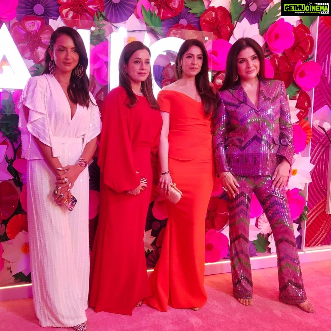 Neelam Kothari Instagram - It’s all PINK 💖 #aboutlastnight @pinkvilla @dharmaticent @netflix_in #fabulouslivesofbollywoodwives