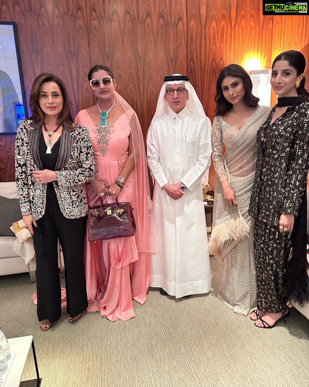 Neelam Kothari Instagram - Always great to be back in Doha!! Especially to visit the jewellery exhibition ❤️@visitqatar @qatarairways @fabdoha #DJWE2023 #Qatar #DohaDiaries @rafflesdoha
