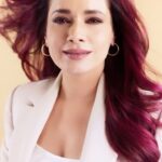 Neelam Kothari Instagram - From being an actor, to a jewellery/ interior designer, to being a mom and now doing a reality show in my 50s. I love reinventing myself and am not afraid to #MakeChange. So, when it was time to give my hair a makeover, I wanted to go for the vibrant color of the season. And who better than @wellaindia to do this with. My new #MagnificentPink hair color is bold yet chic just like me!! 💖💖 All thanks to @wellaindia & @natashanaegamvala for helping me #FindMyVibe with #WellaKromatic You too can #FindYourVibe with #wellaKromatic by visiting your nearest Wella Salon. #WellaHair #MagnificentPink #AskForWella #AskaWellaExpert #SayYesToColor #ad