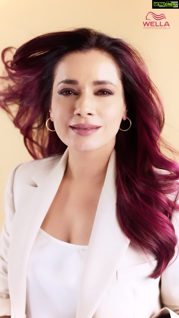 Neelam Kothari Instagram - From being an actor, to a jewellery/ interior designer, to being a mom and now doing a reality show in my 50s. I love reinventing myself and am not afraid to #MakeChange. So, when it was time to give my hair a makeover, I wanted to go for the vibrant color of the season. And who better than @wellaindia to do this with. My new #MagnificentPink hair color is bold yet chic just like me!! ππ All thanks to @wellaindia & @natashanaegamvala for helping me #FindMyVibe with #WellaKromatic You too can #FindYourVibe with #wellaKromatic by visiting your nearest Wella Salon. #WellaHair #MagnificentPink #AskForWella #AskaWellaExpert #SayYesToColor #ad