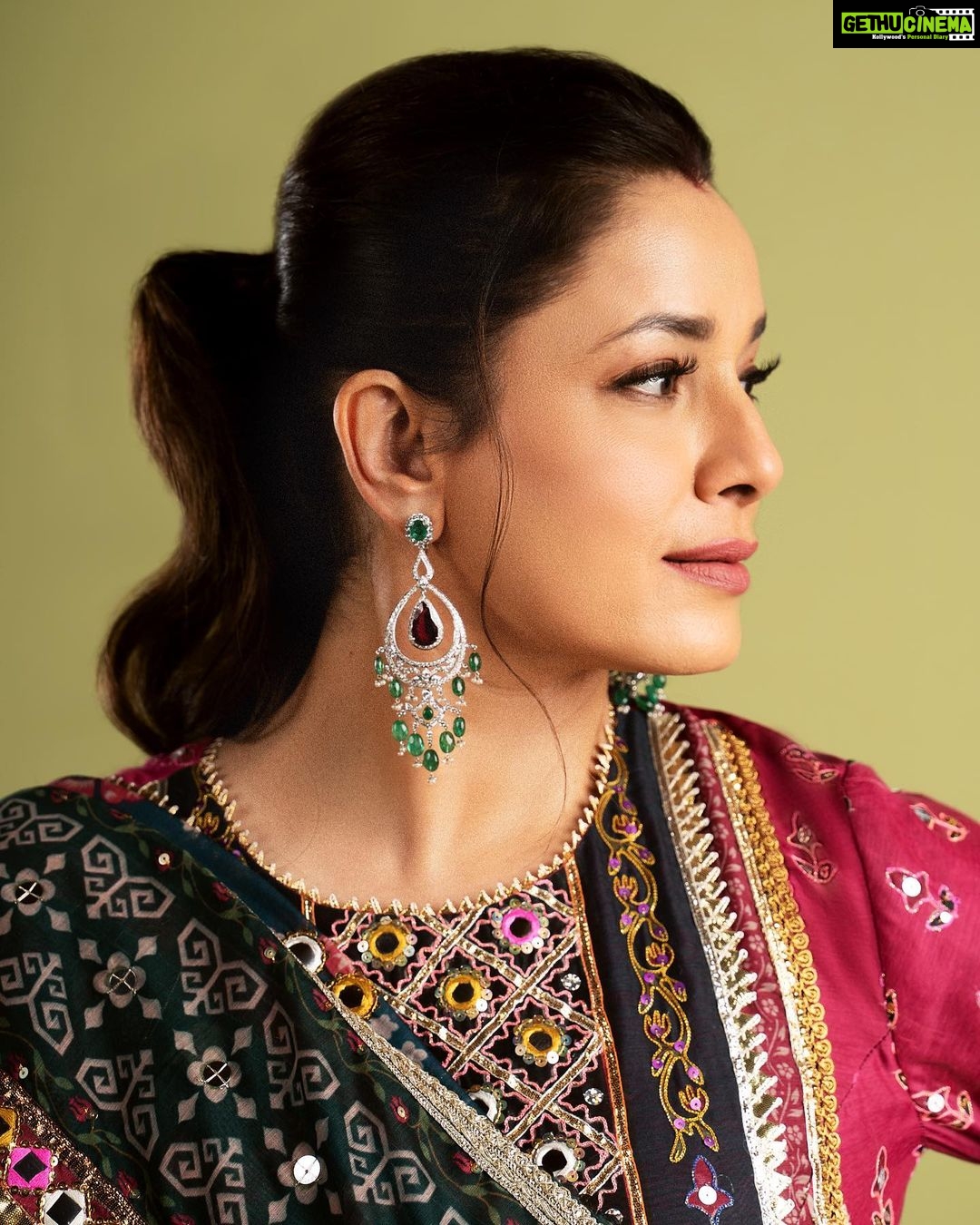 Neelam Kothari Instagram - Rubilite, emerald and diamond earrings… @neelamjewelsofficial #neelamjewels Neelam Jewels