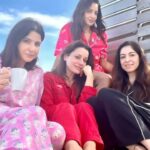 Neelam Kothari Instagram - We have a blast no matter where we go!! 😅❤️💖💖💖😅😅 @bhavanapandey @seemakiransajdeh @maheepkapoor @shabskofficial @jumeirahmaldives @jumeirahgroup @globalspa_mag @globalspame #globalspa #globalspatravels Jumeirah Maldives