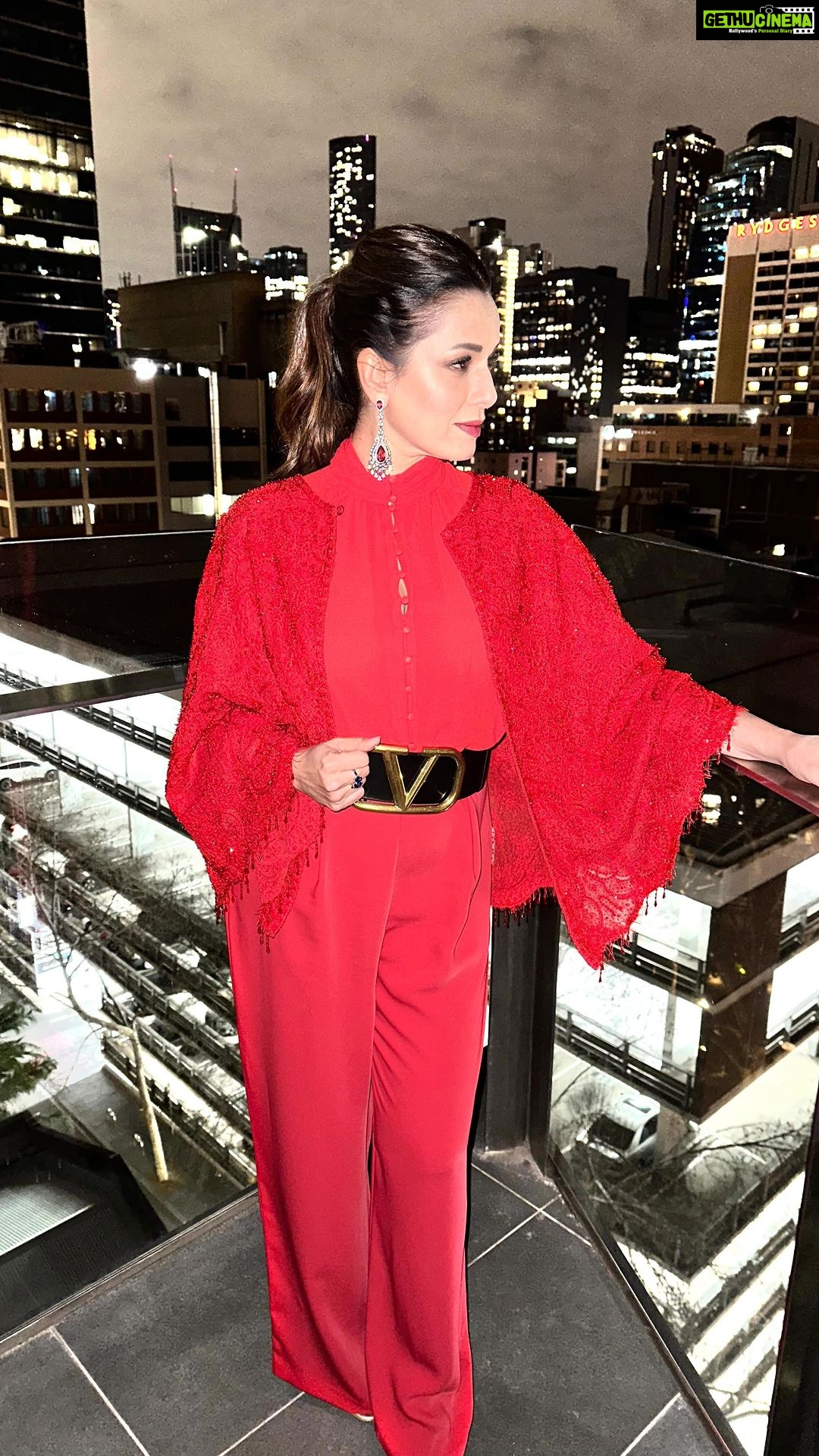 Neelam Kothari Instagram - City lights ❤️🖤 #Melbourne #aboutlastnight