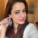 Neelam Kothari Instagram - Back to what I love doing the most !! ❤️⭐️ #designing #jewellery @neelamjewelsofficial #neelamjewels #art #design #finejewels #magnificentjewels #emeralds #rubies