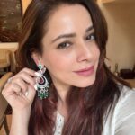 Neelam Kothari Instagram - Back to what I love doing the most !! ❤️⭐️ #designing #jewellery @neelamjewelsofficial #neelamjewels #art #design #finejewels #magnificentjewels #emeralds #rubies
